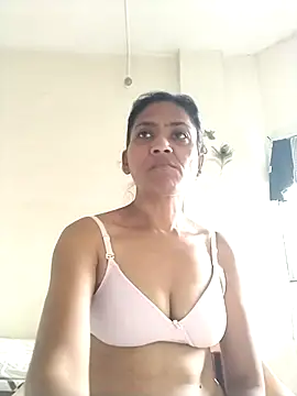 Snapshot of sunita6009 chatting on 07/06/26, 04:41 sunita6009 online show from 07/06/26, 04:41