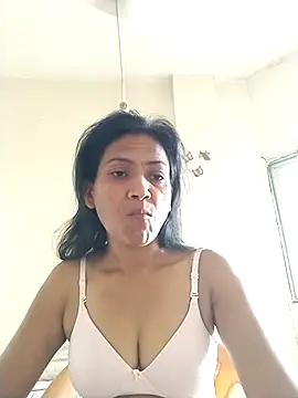 Snapshot of sunita6009 chatting on 06/16/26, 02:44 sunita6009 online show from 06/16/26, 02:44