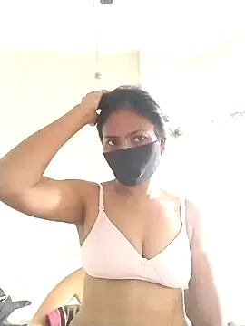 Snapshot of sunita6009 chatting on 07/13/26, 04:01 sunita6009 online show from 07/13/26, 04:01