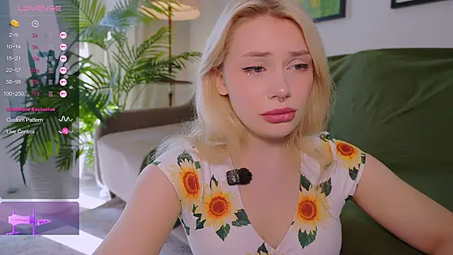 Snapshot of Meukotis chatting on 10/03/25, 08:27 Meukotis online show from 10/03/25, 08:27