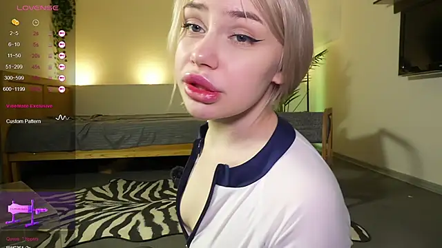 Snapshot of Meukotis chatting on 02/26/25, 03:54 Meukotis online show from 02/26/25, 03:54