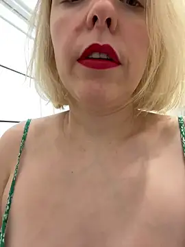 Yourdirtybitch online show from 02/12/26, 07:41