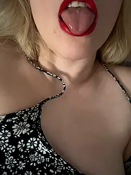 Yourdirtybitch online show from 10/30/25, 06:55