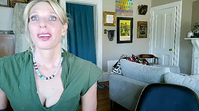 Snapshot of Glamazonx chatting on 04/19/26, 05:03 Glamazonx online show from 04/19/26, 05:03