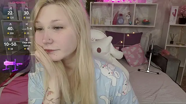 MeowkaKitty online show from 12/17/25, 01:54