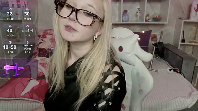 MeowkaKitty online show from 03/08/26, 01:55