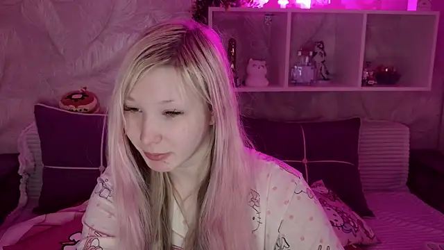 MeowkaKitty online show from 04/18/26, 01:52