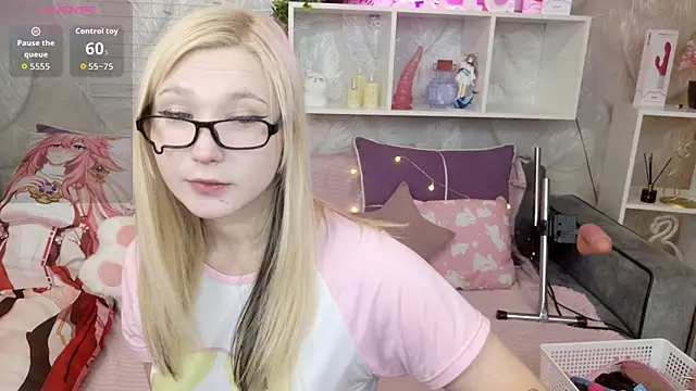 MeowkaKitty online show from 10/18/25, 01:29