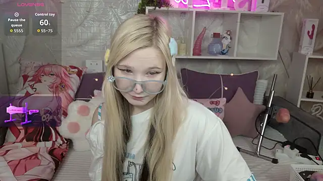 MeowkaKitty online show from 11/11/25, 02:17