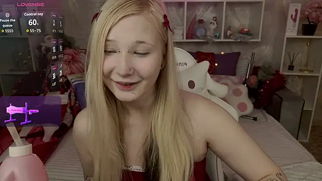 MeowkaKitty online show from 12/21/25, 01:41