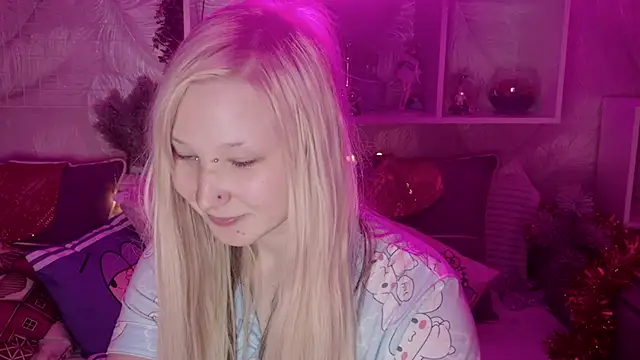 MeowkaKitty online show from 12/23/25, 01:49