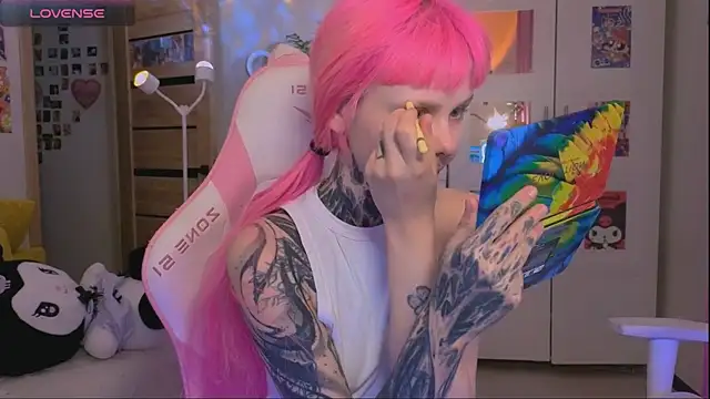 Britney Lynch online show from 10/23/25, 12:37