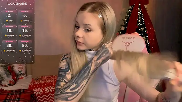 Britney Lynch online show from 12/16/25, 07:07