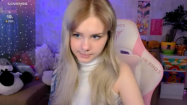 Britney Lynch online show from 12/14/25, 01:01