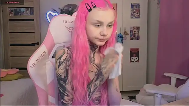 Britney Lynch online show from 10/17/25, 12:14