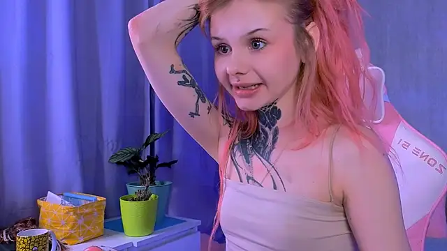 Britney Lynch online show from 09/28/25, 09:22