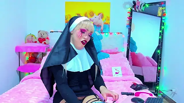 Candy Candy   online show from 10/31/25, 10:49