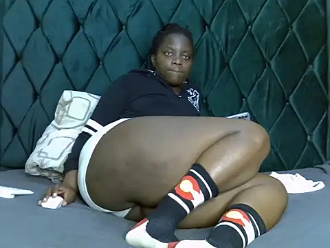 Snapshot of pocupines chatting on 10/18/25, 05:53 pocupines online show from 10/18/25, 05:53