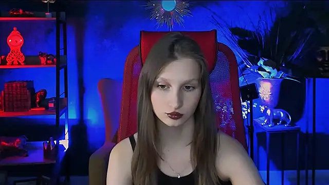 Snapshot of EllaHorton chatting on 03/13/25, 02:33 EllaHorton online show from 03/13/25, 02:33