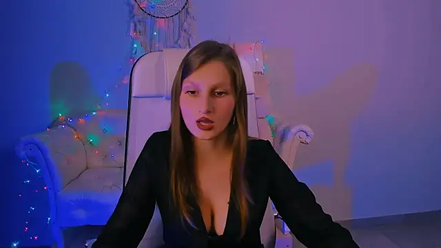 Snapshot of EllaHorton chatting on 02/20/25, 03:30 EllaHorton online show from 02/20/25, 03:30
