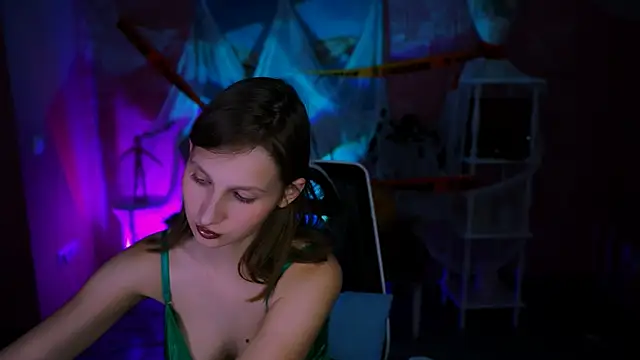 EllaHorton online show from 11/01/25, 01:05