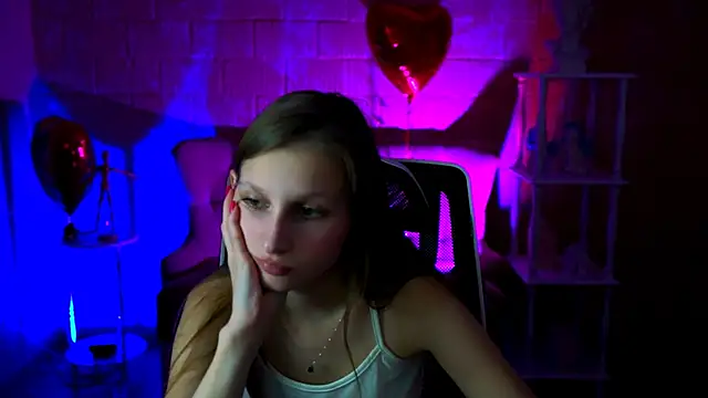 Snapshot of EllaHorton chatting on 03/05/25, 12:33 EllaHorton online show from 03/05/25, 12:33