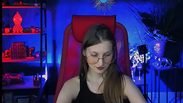 Snapshot of EllaHorton chatting on 03/13/25, 08:43 EllaHorton online show from 03/13/25, 08:43