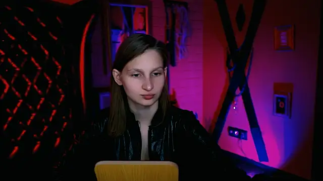 EllaHorton online show from 10/27/25, 08:48