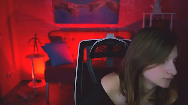 EllaHorton online show from 11/18/25, 07:50