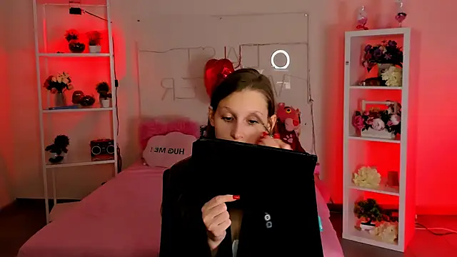 Snapshot of EllaHorton chatting on 02/27/25, 12:56 EllaHorton online show from 02/27/25, 12:56