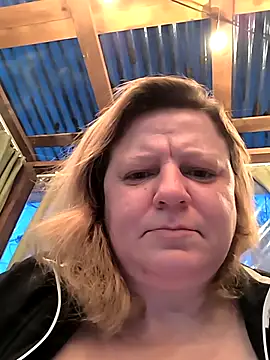 Snapshot of jusichka chatting on 03/11/25, 04:18 jusichka online show from 03/11/25, 04:18