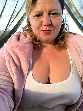 Snapshot of jusichka chatting on 03/21/25, 02:51 jusichka online show from 03/21/25, 02:51