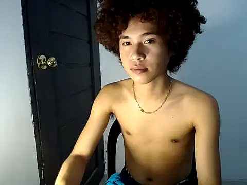Snapshot of Asiantwink21 chatting on 06/02/26, 02:17 Asiantwink21 online show from 06/02/26, 02:17