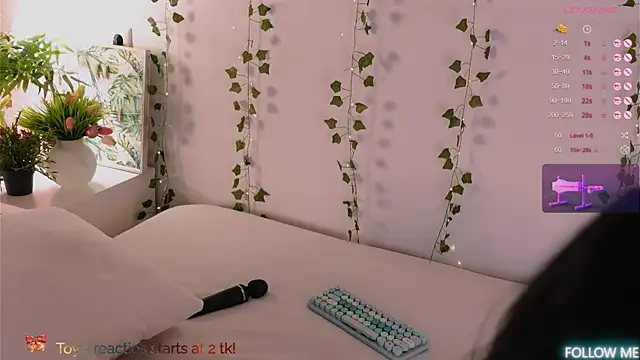 Snapshot of CarlyMilton chatting on 02/25/26, 09:47 CarlyMilton online show from 02/25/26, 09:47