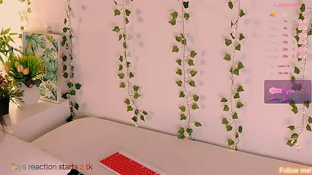 Snapshot of CarlyMilton chatting on 10/11/25, 09:38 CarlyMilton online show from 10/11/25, 09:38