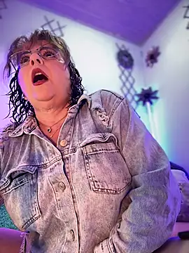 Snapshot of PaulinaSanders_X chatting on 02/07/26, 02:30 PaulinaSanders X online show from 02/07/26, 02:30