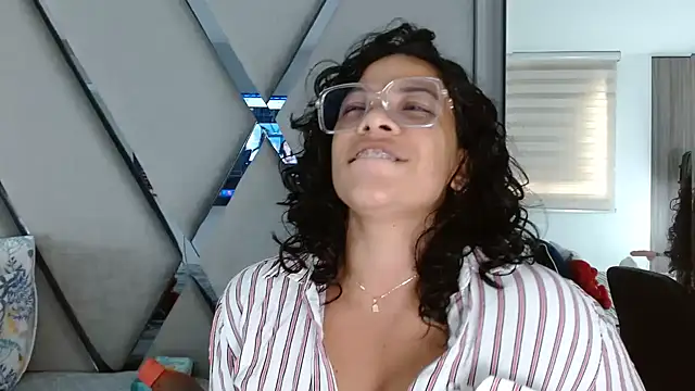 paula daniela1 online show from 01/12/26, 07:20