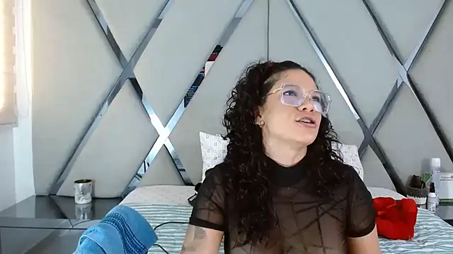 paula daniela1 online show from 02/18/26, 12:56