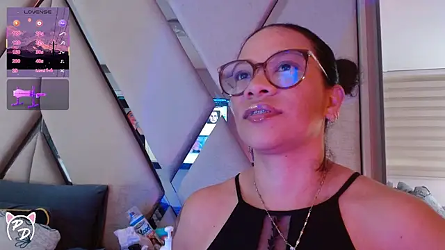 Snapshot of paula_daniela1 chatting on 06/27/26, 09:32 paula daniela1 online show from 06/27/26, 09:32