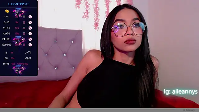 Snapshot of Alleanys_Cristal chatting on 03/21/25, 08:29 Alleanys Cristal online show from 03/21/25, 08:29