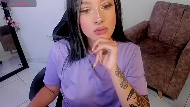 Snapshot of kat_apple chatting on 06/19/26, 01:22 kat apple online show from 06/19/26, 01:22