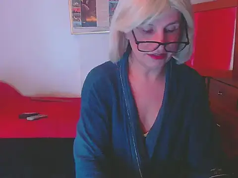 LorenJade online show from 12/17/25, 07:24