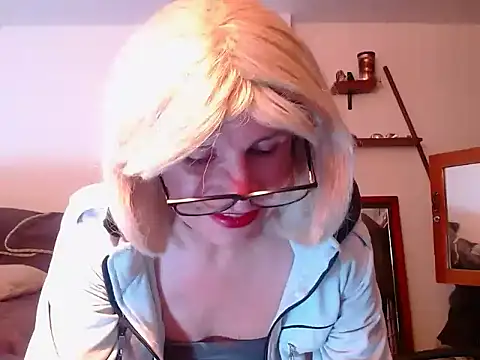 Snapshot of LorenJade chatting on 06/13/26, 08:01 LorenJade online show from 06/13/26, 08:01
