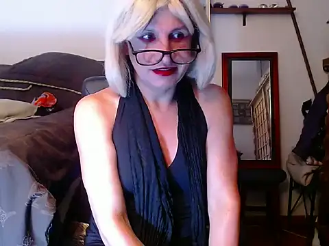 Snapshot of LorenJade chatting on 06/17/26, 08:03 LorenJade online show from 06/17/26, 08:03