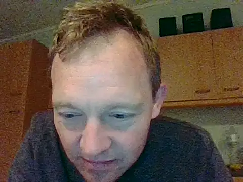 Snapshot of bertolini chatting on 03/21/25, 07:46 bertolini online show from 03/21/25, 07:46