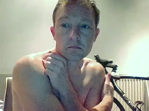 Snapshot of bertolini chatting on 01/07/25, 05:09 bertolini online show from 01/07/25, 05:09