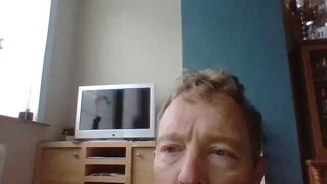 Snapshot of bertolini chatting on 10/08/25, 06:26 bertolini online show from 10/08/25, 06:26