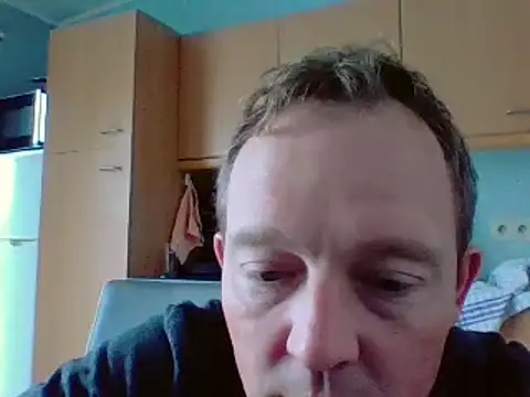 Snapshot of bertolini chatting on 03/21/25, 04:40 bertolini online show from 03/21/25, 04:40