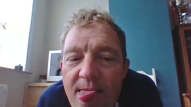Snapshot of bertolini chatting on 10/06/25, 06:25 bertolini online show from 10/06/25, 06:25