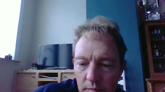 Snapshot of bertolini chatting on 10/20/25, 07:20 bertolini online show from 10/20/25, 07:20